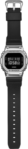 Часы наручные CASIO GM-5600-1E фото 4